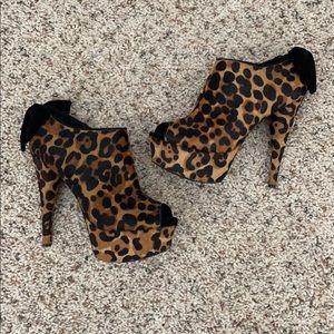 Jessica Simpson leopard heels